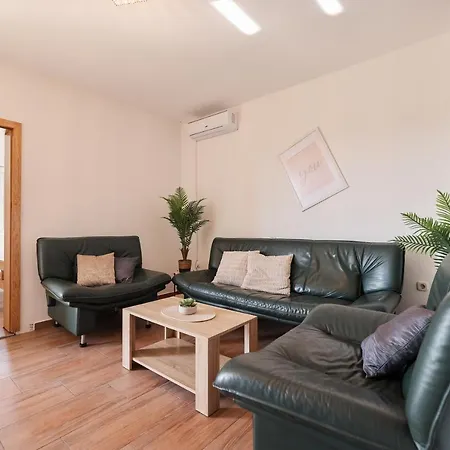 Apartment Miky Vrsi